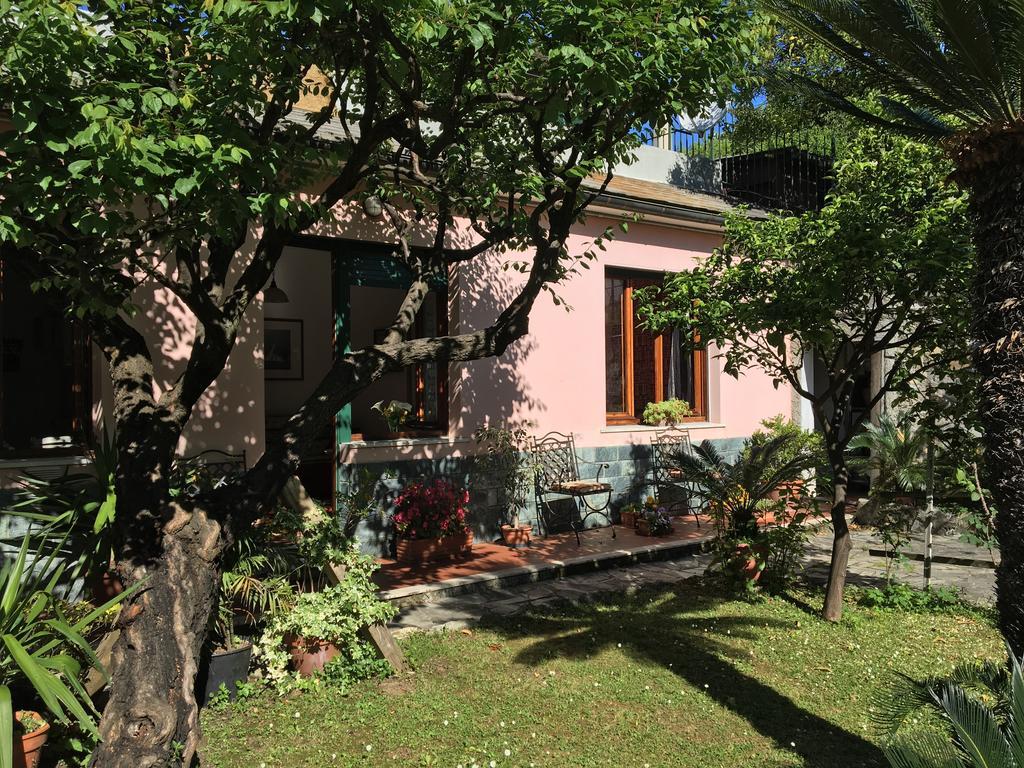Casa Tra Il Verde E Il Blu Genua Exteriör bild