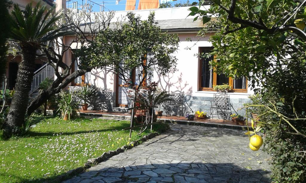 Casa Tra Il Verde E Il Blu Genua Exteriör bild