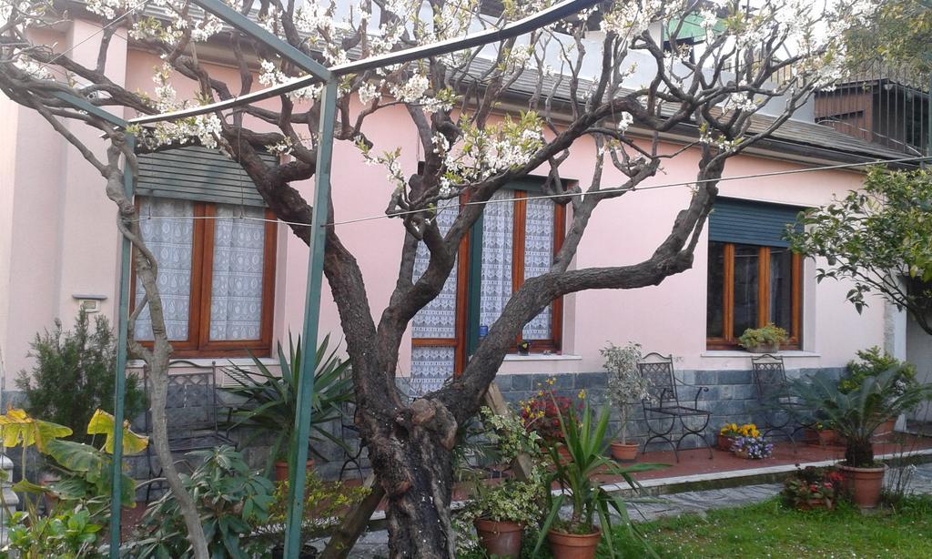 Casa Tra Il Verde E Il Blu Genua Exteriör bild